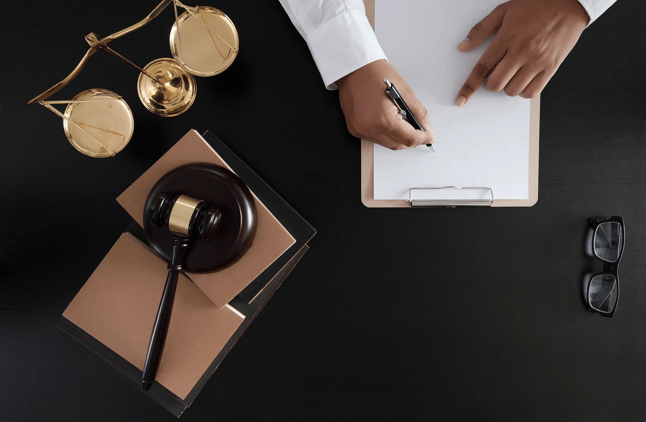 visa-application-composition-with-american-flag-1-2-1 (1)