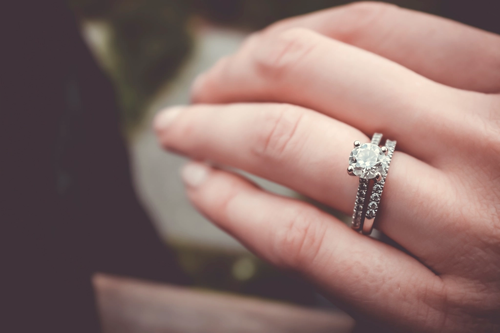A green card holder cannot sponsor a fiancé