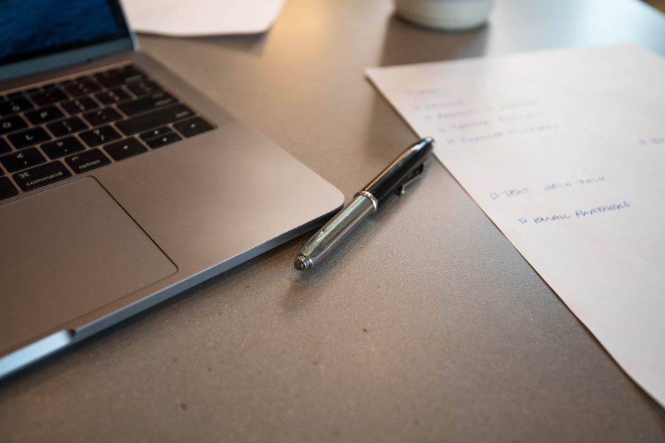 An online or home-based business can qualify for the E-2 visa