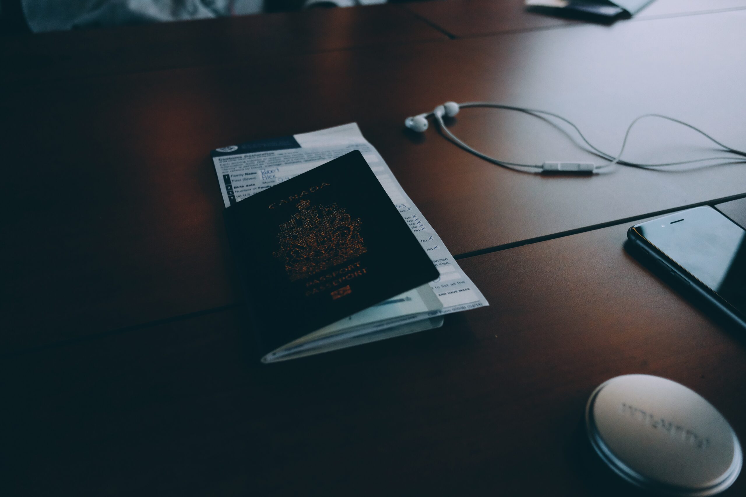 Comparing green card and citizenship rights