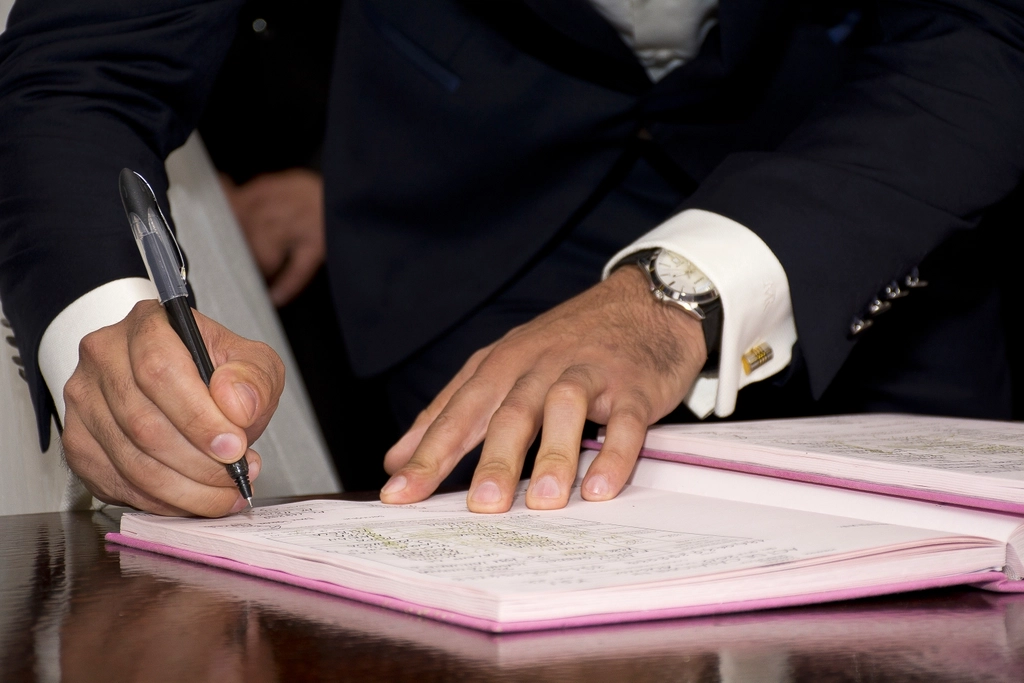 Sponsoring a spouse for a U.S. green card