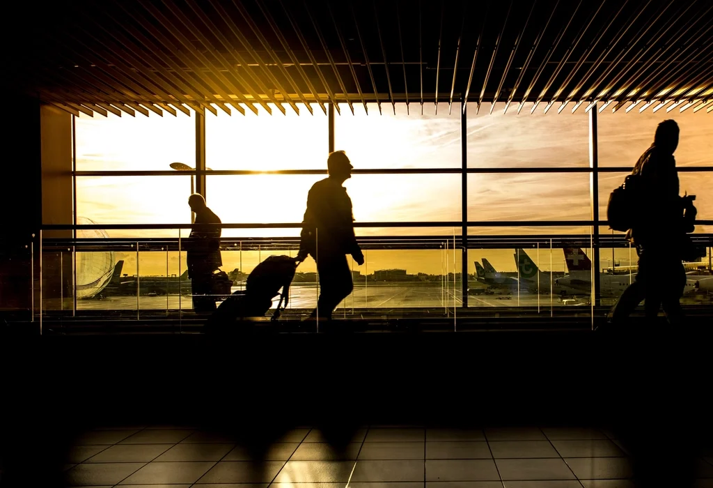 A green card holder traveling abroad and the time limits that apply