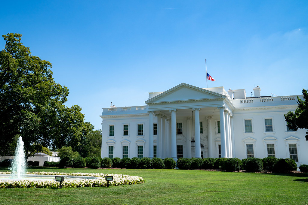 United States flag representing federal visa rules distinguishing B-1/B-2 visits from E-2 investor status